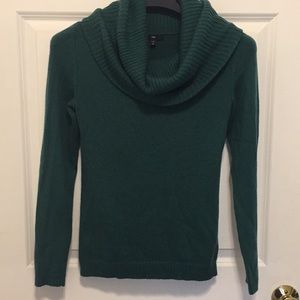 Beautiful green cowl neck Gap sweater